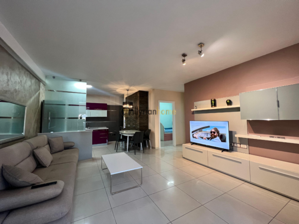 Tirane, jepet me qera apartament 3+1+Ballkon Kati 3, 90 m² 950 € (Pazari i Ri)