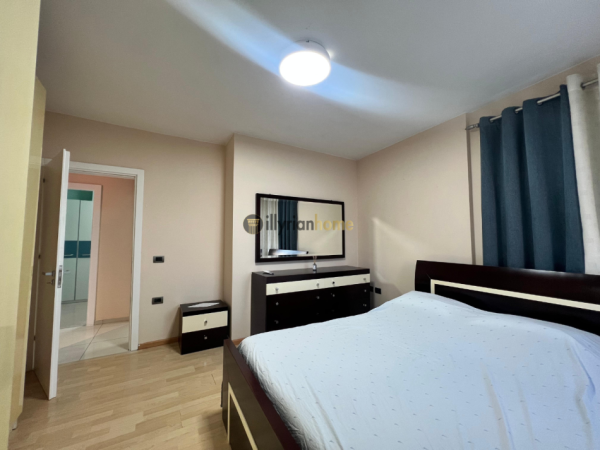 Tirane, jepet me qera apartament 3+1+Ballkon Kati 3, 90 m² 950 € (Pazari i Ri)