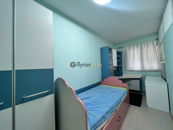 Tirane, jepet me qera apartament 3+1+Ballkon Kati 3, 90 m² 950 € (Pazari i Ri)