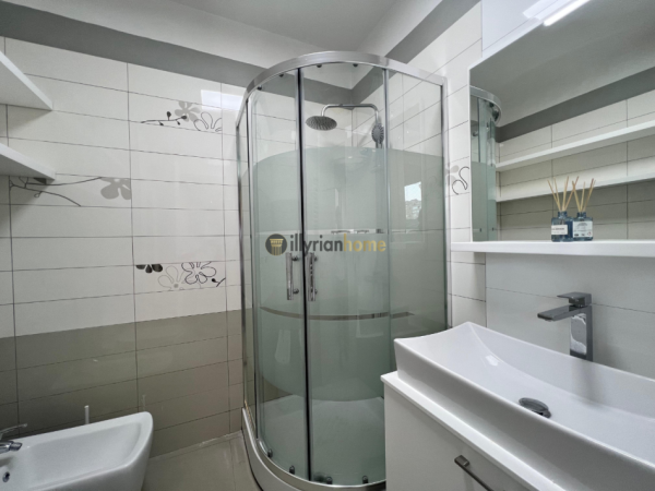 Tirane, jepet me qera apartament 3+1+Ballkon Kati 3, 90 m² 950 € (Pazari i Ri)