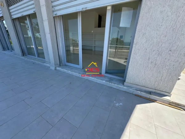 Vlore, shitet ambjent biznesi Kati 0, 58 m² 95.000 € (Rruga Dhimitër Konomi)