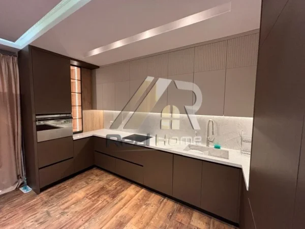 Tirane, jepet me qera apartament 3+1 Kati 4, 138 m² 1.450 € (Rr.Kosovareve)