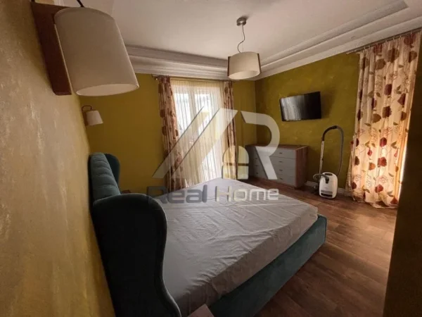 Tirane, jepet me qera apartament 3+1 Kati 4, 138 m² 1.450 € (Rr.Kosovareve)