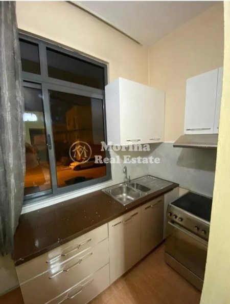 Tirane, jepet me qera apartament 2+1 Kati 2, 85 m² 450 € (Laprake)
