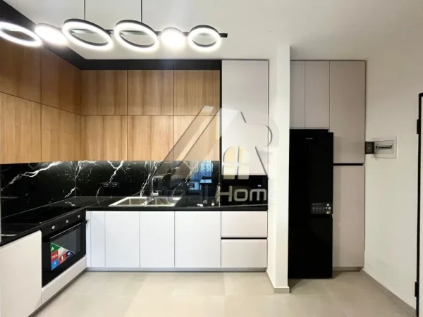 Tirane, jepet me qera apartament 1+1 Kati 2, 85 m² 800 € (Drejtoria Policise)