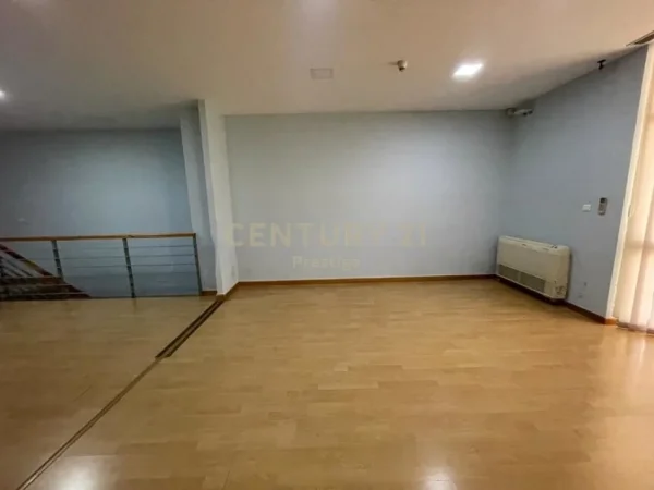 Tirane, shes apartament duplex 2+1 Kati 7, 190 m² 485.001 € (Rruga e Kavajes)