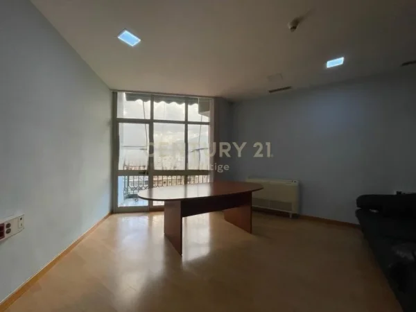 Tirane, shes apartament duplex 2+1 Kati 7, 190 m² 485.001 € (Rruga e Kavajes)