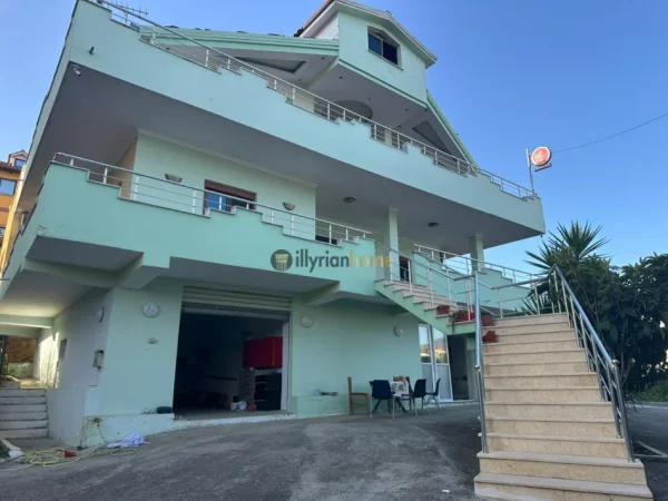 Tirane, jepet me qera Vile 3 Katshe , 1.600 m² 2.500 € (Sauk, Tiranë)