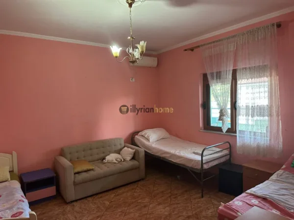 Tirane, jepet me qera Vile 3 Katshe , 1.600 m² 2.500 € (Sauk, Tiranë)