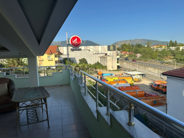 Tirane, jepet me qera Vile 3 Katshe , 1.600 m² 2.500 € (Sauk, Tiranë)