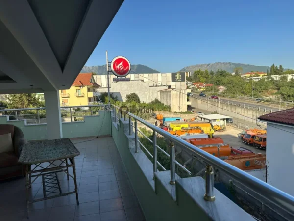 Tirane, jepet me qera Vile 3 Katshe , 1.600 m² 2.500 € (Sauk, Tiranë)