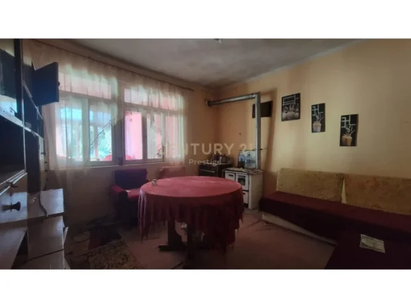 Elbasan, shes shtepi 2+1 Kati 1, 112 m² 90.000 € (Qender)