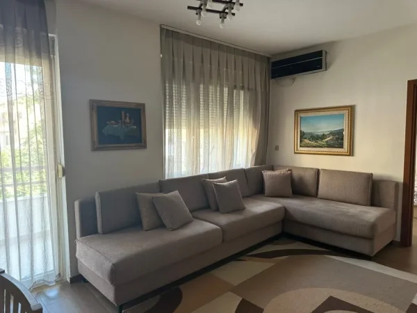 Tirane, jepet me qera apartament 2+1+Ballkon Kati 5, 72 m² 750 € (Rruga Myslym Shyri.Rruga Him Kolli)