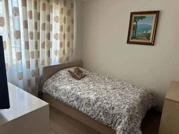 Tirane, jepet me qera apartament 2+1+Ballkon Kati 5, 72 m² 750 € (Rruga Myslym Shyri.Rruga Him Kolli)