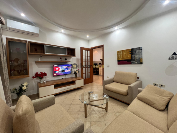 Tirane, jepet me qera apartament 1+1+Ballkon Kati 4, 72 m² 600 € (Rruga e Kavajes)