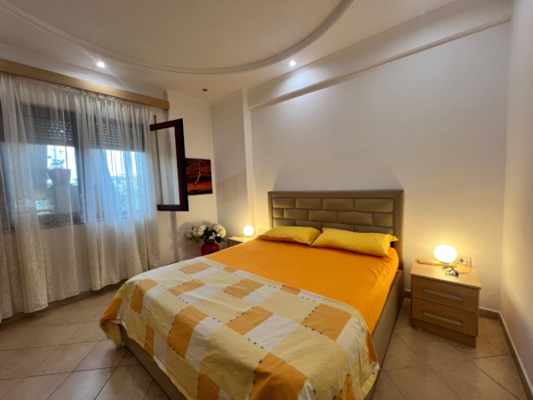 Tirane, jepet me qera apartament 1+1+Ballkon Kati 4, 72 m² 600 € (Rruga e Kavajes)