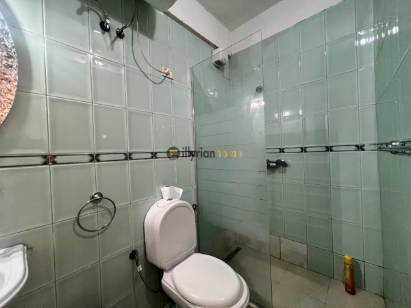 Tirane, jepet me qera apartament 1+1+Ballkon Kati 4, 72 m² 600 € (Rruga e Kavajes)