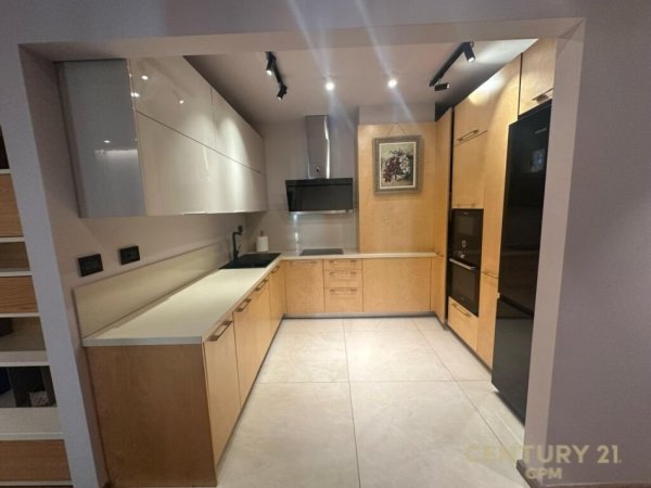 Tirane, jepet me qera apartament 2+1 Kati 3, 124 m² 1.800 € (Ambasador 3)