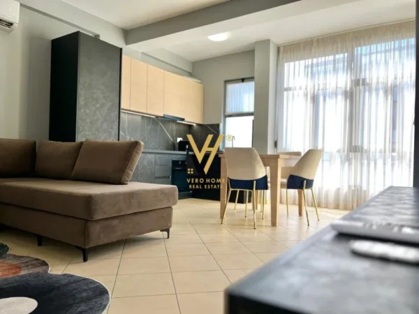 Tirane, jepet me qera apartament 2+1+Ballkon Kati 7, 100 m² 600 € (ASTIR)