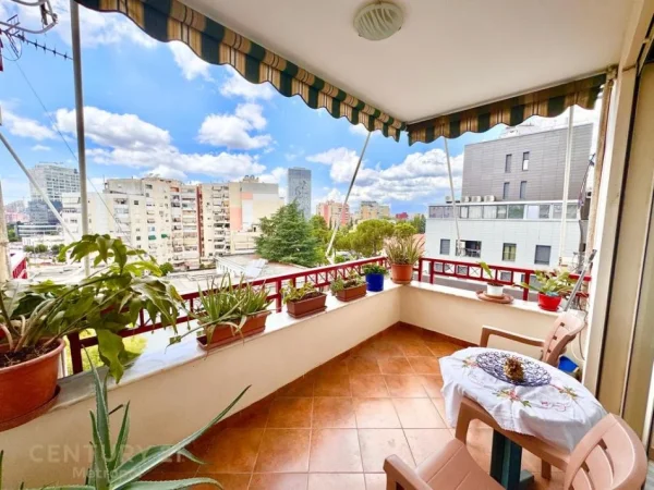 Tirane, jepet me qera apartament 3+1+Ballkon Kati 6, 130 m² 1.000 € (Rruga e Elbasanit)