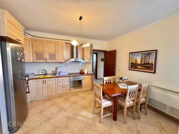 Tirane, jepet me qera apartament 3+1+Ballkon Kati 6, 130 m² 1.000 € (Rruga e Elbasanit)