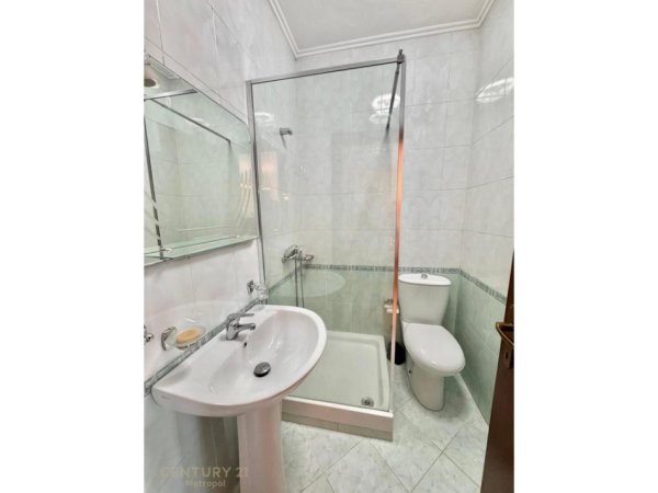 Tirane, jepet me qera apartament 3+1+Ballkon Kati 6, 130 m² 1.000 € (Rruga e Elbasanit)