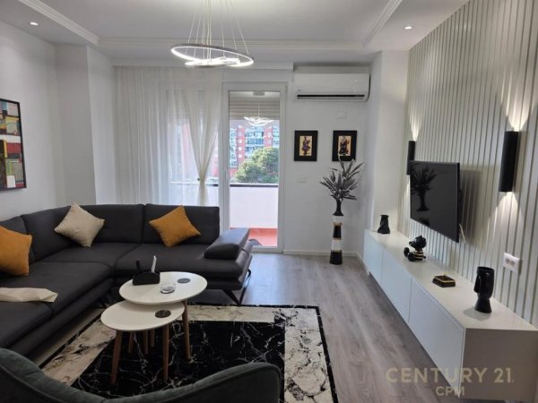 Tirane, jepet me qera apartament 1+1 Kati 5, 80 m² 1.400 € (Rruga e Sales)