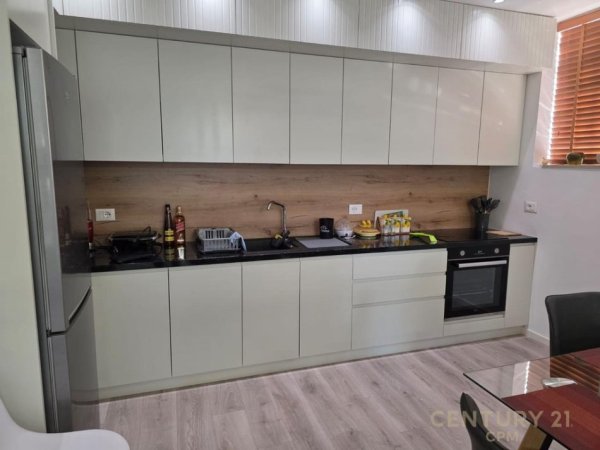 Tirane, jepet me qera apartament 1+1 Kati 5, 80 m² 1.400 € (Rruga e Sales)