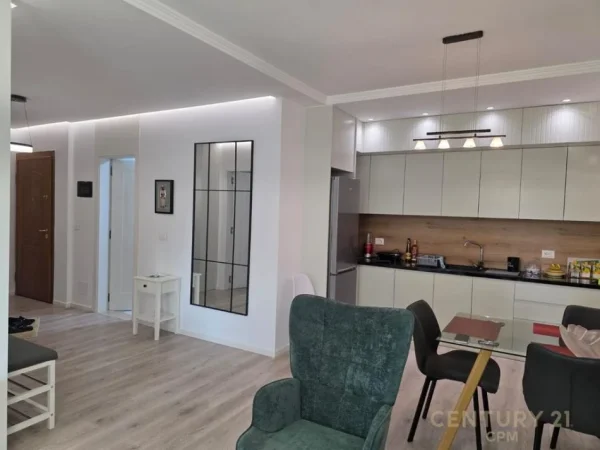 Tirane, jepet me qera apartament 1+1 Kati 5, 80 m² 1.400 € (Rruga e Sales)
