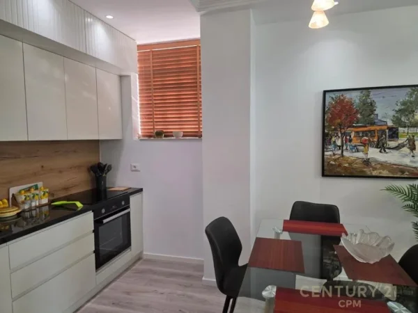 Tirane, jepet me qera apartament 1+1 Kati 5, 80 m² 1.400 € (Rruga e Sales)