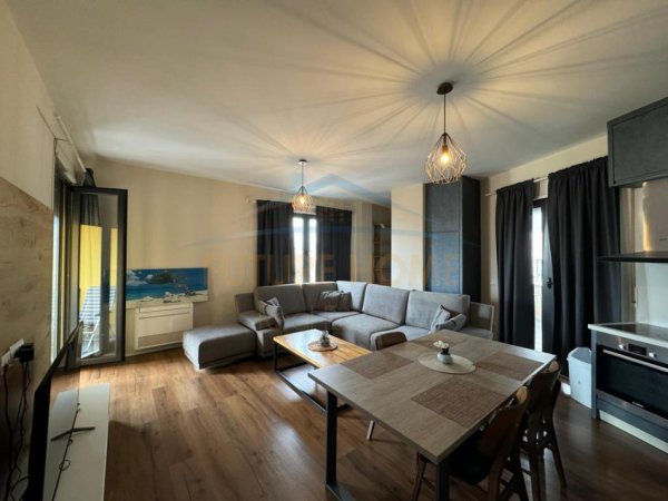 Tirane, jepet me qera apartament 2+1 Kati 7, 120 m² 800 € (Pazari i Ri)