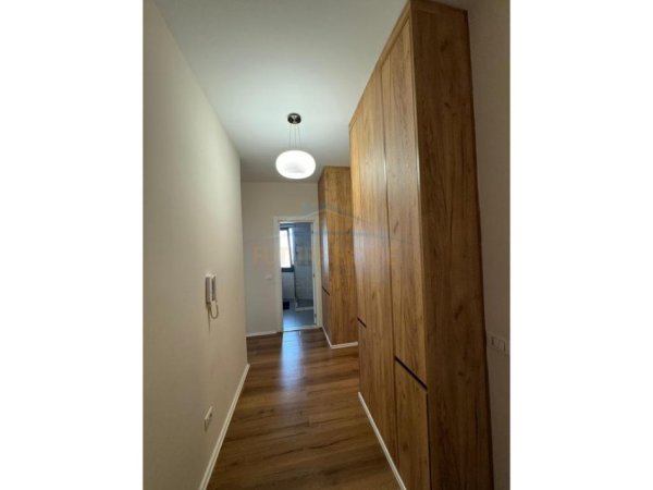 Tirane, jepet me qera apartament 2+1 Kati 7, 120 m² 800 € (Pazari i Ri)