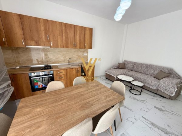 Tirane, jepet me qera apartament 2+1+Ballkon Kati 3, 90 m² 500 € (MULLET)