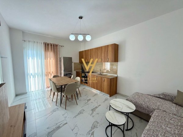Tirane, jepet me qera apartament 2+1+Ballkon Kati 3, 90 m² 500 € (MULLET)