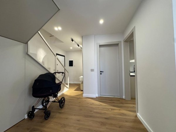 Tirane, jepet me qera apartament duplex 2+1 Kati 5, 150 m² 1.400 € (Rezidenca Kodra e Diellit)