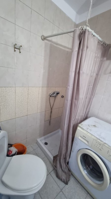 Jepet Apartament 1+1 me Qira ne Qender te Tiranes Tek Mine Peza , 500 €