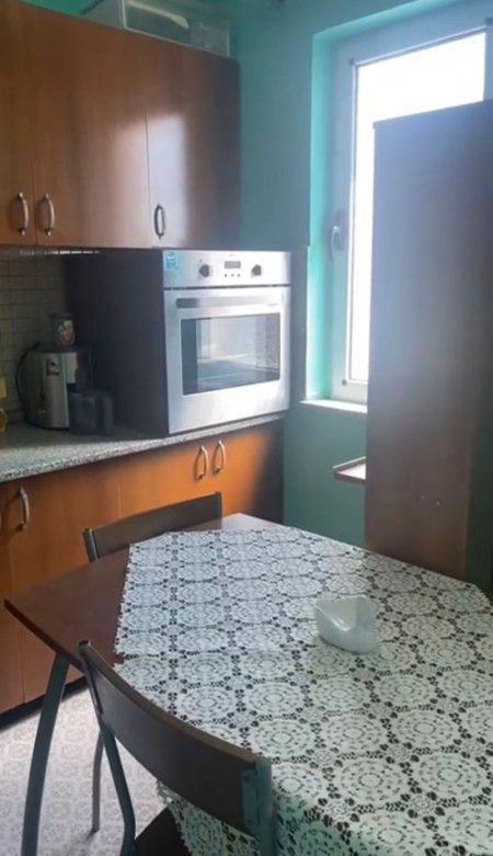 Tirane, jap me qera apartament 2+1+Ballkon Kati 3, 90 m² 450 € (Tregu Elektrik)