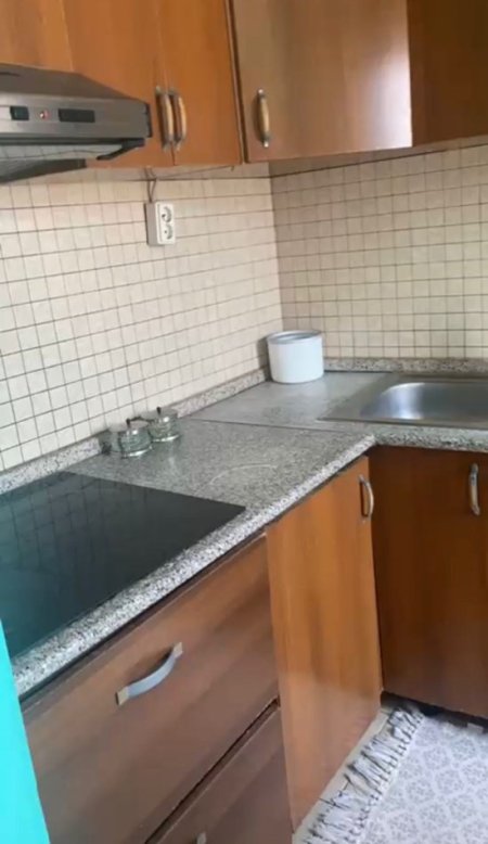 Tirane, jap me qera apartament 2+1+Ballkon Kati 3, 90 m² 450 € (Tregu Elektrik)