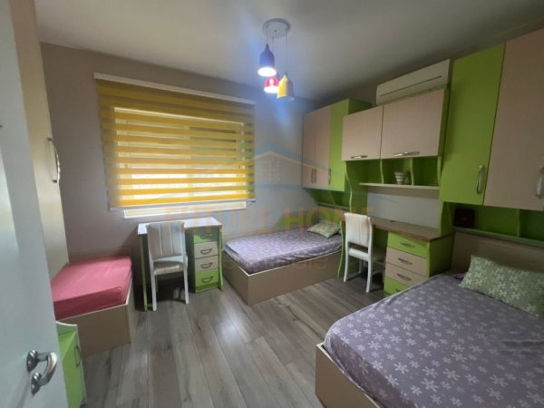 Tirane, jepet me qera apartament 2+1+2+Ballkon Kati 10, 108 m² 800 € (Kompleksi Panorama)