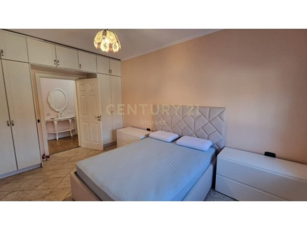 Tirane, jepet me qera apartament 2+1 Kati 3, 79 m² 700 € (Rr. Mihal Grameno , Kompleksi Grand)