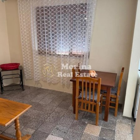 Tirane, jepet me qera apartament 1+1 Kati 2, 50 m² 380 € (Rruga Siri Kodra)