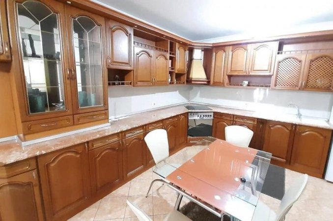 Tirane, jepet me qera apartament 2+1 Kati 3, 700 € 