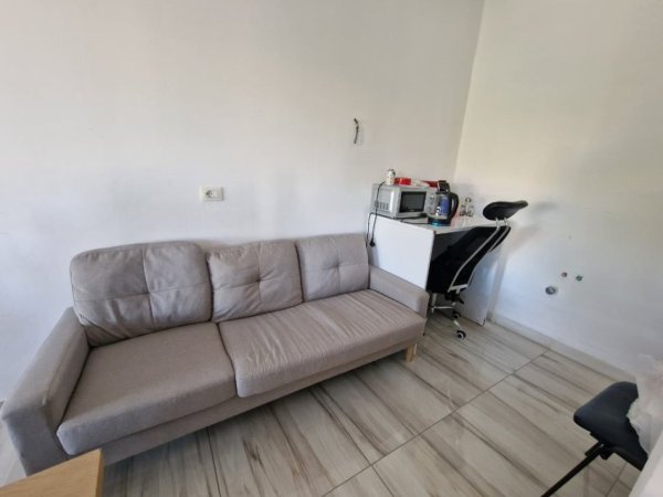 Tirane, jepet me qera ambjent biznesi Kati 1, 134 m² 650 € (Ali Demi)
