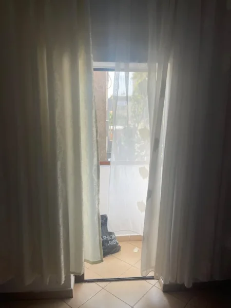 Tirane, jepet me qera apartament 1+1+Ballkon Kati 2, 400 € (Allias)