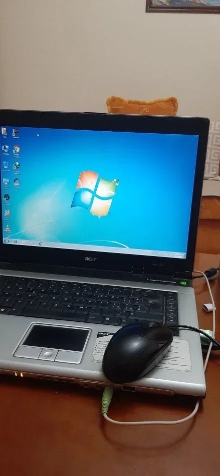 Delvine, shes Laptop Acer Aspire 3000