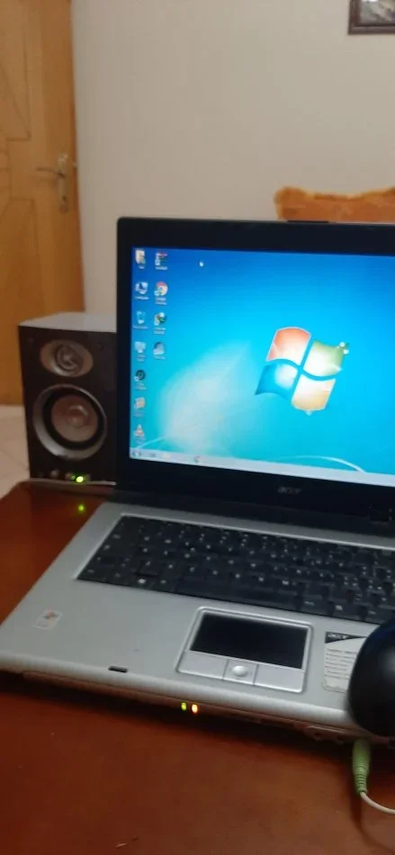 Delvine, shes Laptop Acer Aspire 3000