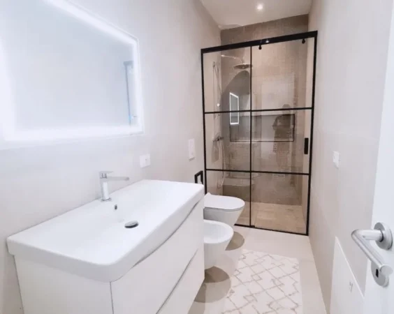 Vlore, shitet apartament 2+1 , (green coast 1)