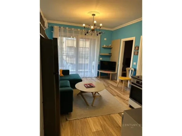 Tirane, jepet me qera apartament 2+1 Kati 2, 100 m² 700 € 