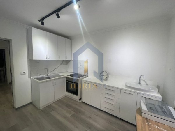 Tirane, jap me qera zyre Kati 2, 80 m² 900 € (Prane LSI BLLOK)