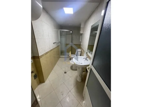 Tirane, jap me qera zyre Kati 2, 80 m² 900 € (Prane LSI BLLOK)